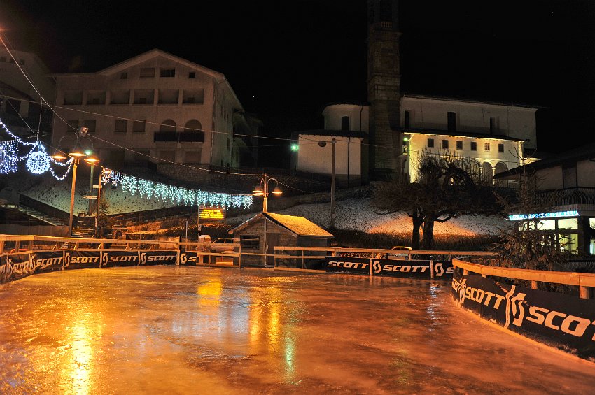 15 Pista di pattinaggio a Oltre il Colle.JPG